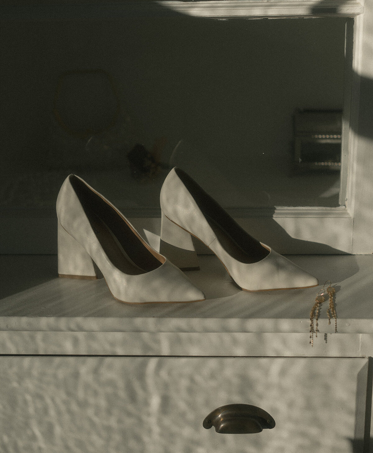 new-england-elopement-bride-shoes-jemima-richards-photography