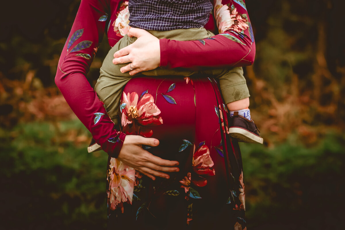 abbotsford, fraser valley, maternity, baby bump, son, love,  hugs, abbotsford, british columbia, fraser valley