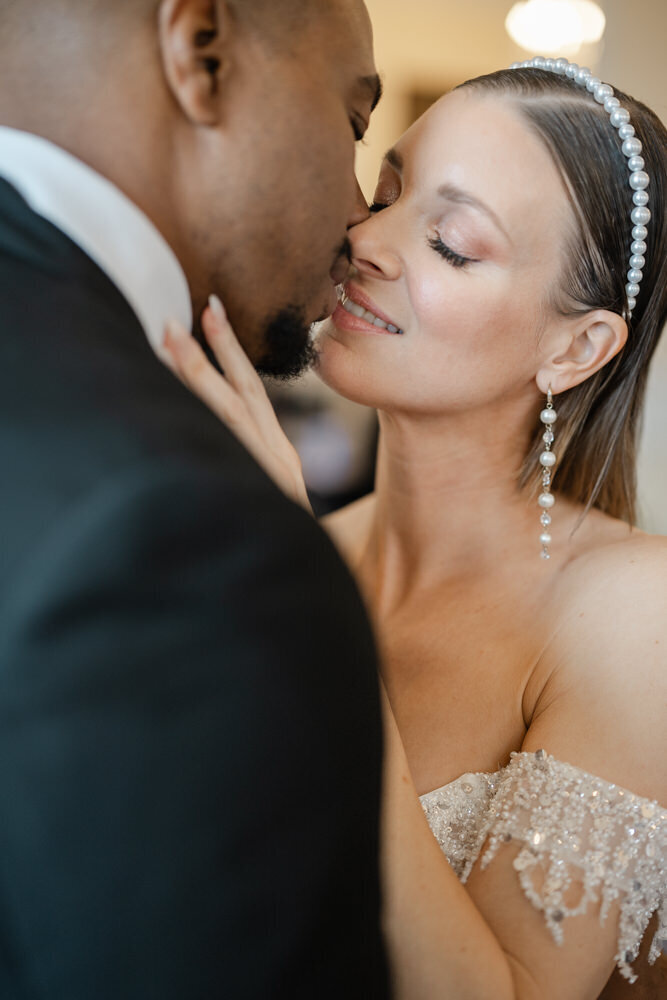 tendresse-immortalise-mariage-couple-raffine-editorial