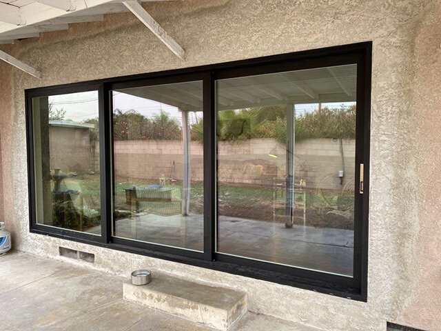 PATIO-Black-3-panel-Closed