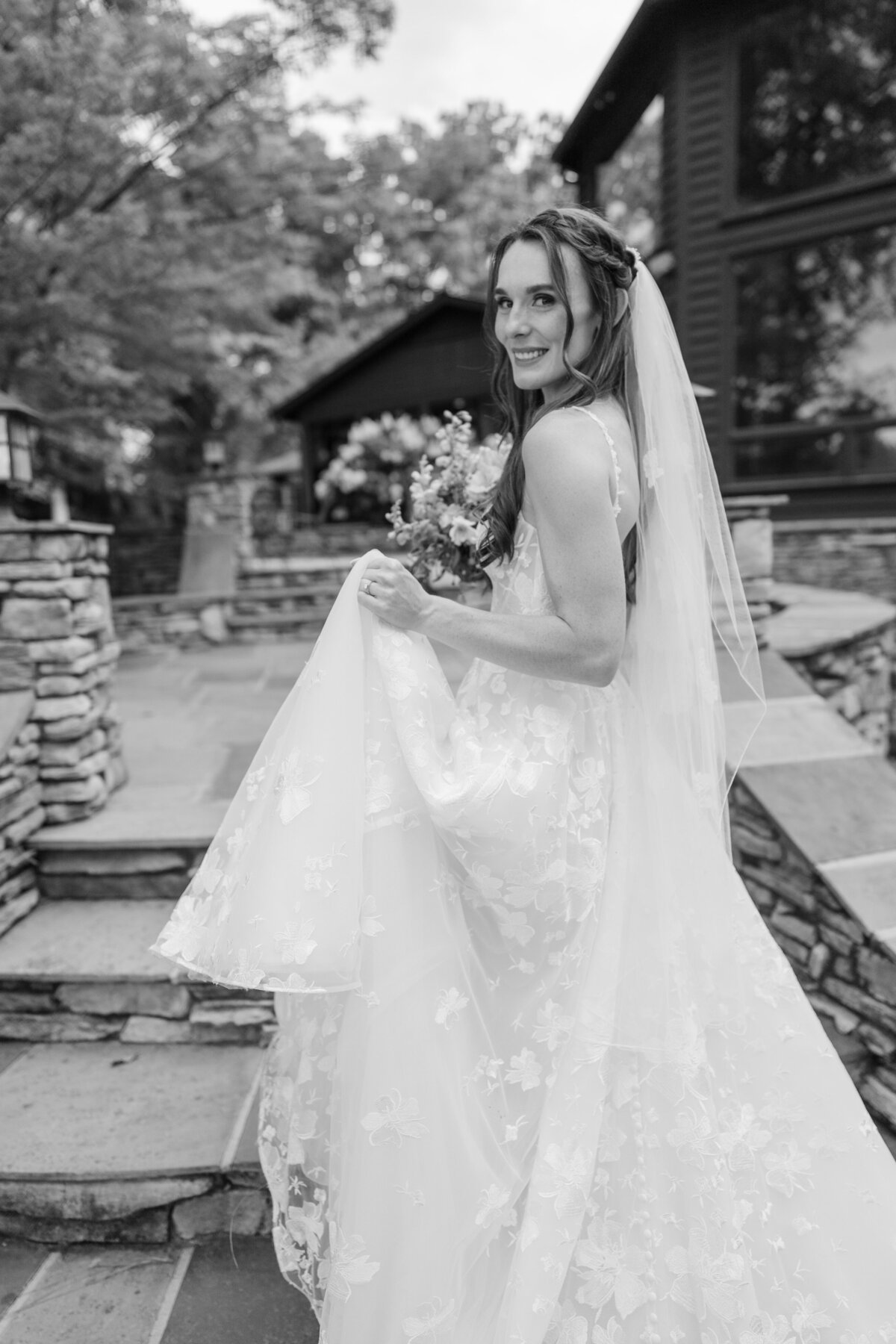 25033_3667_bw