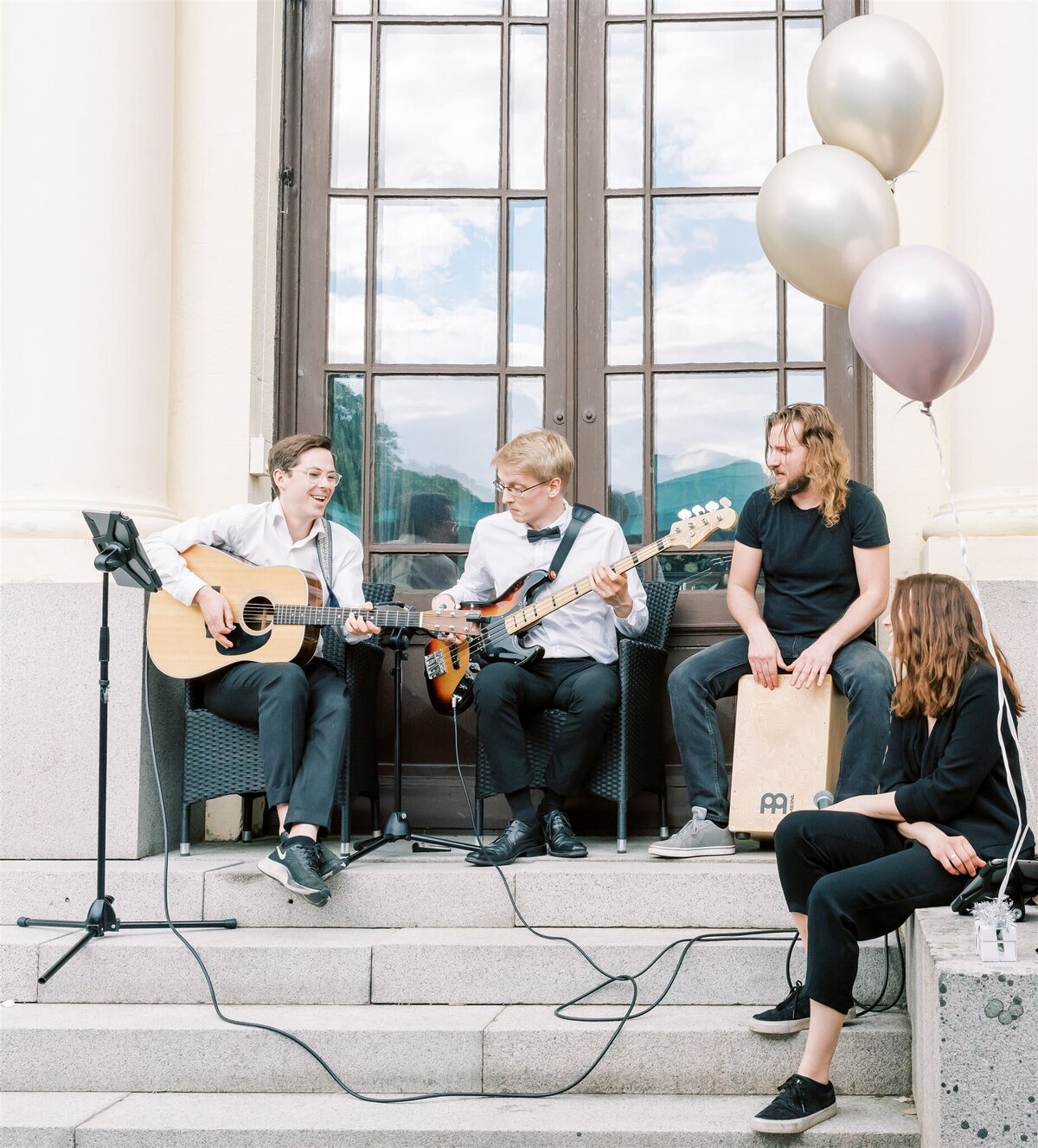 Destination Wedding Photographer Anna Lundgren - helloalora_Rånäs Slott chateau wedding in Sweden reception music Det där bandet