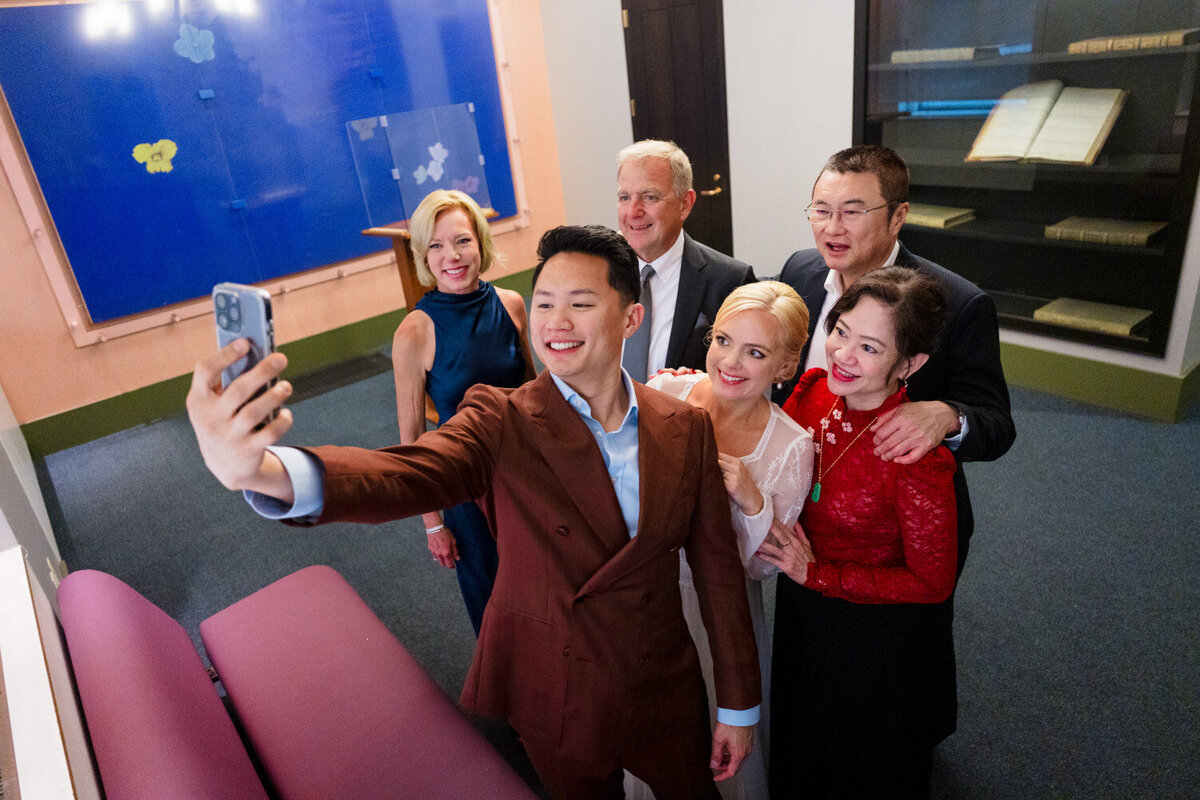 newyork-cityhall-wedding-group-selfie