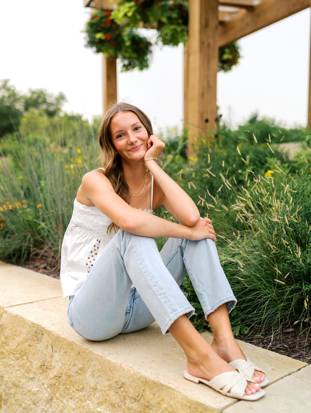 relaxed-senior-photos-sitting-down
