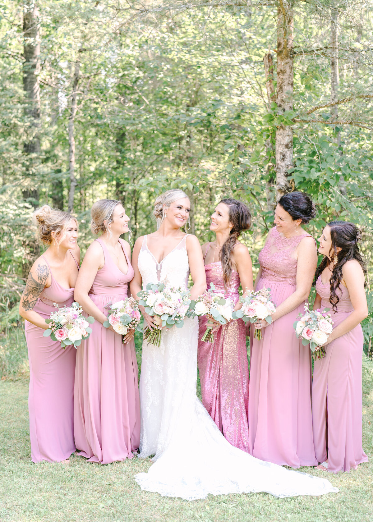 bridesmaid photos for wedding ceremony in iron mountain michigan in the upper peninsula of michigan