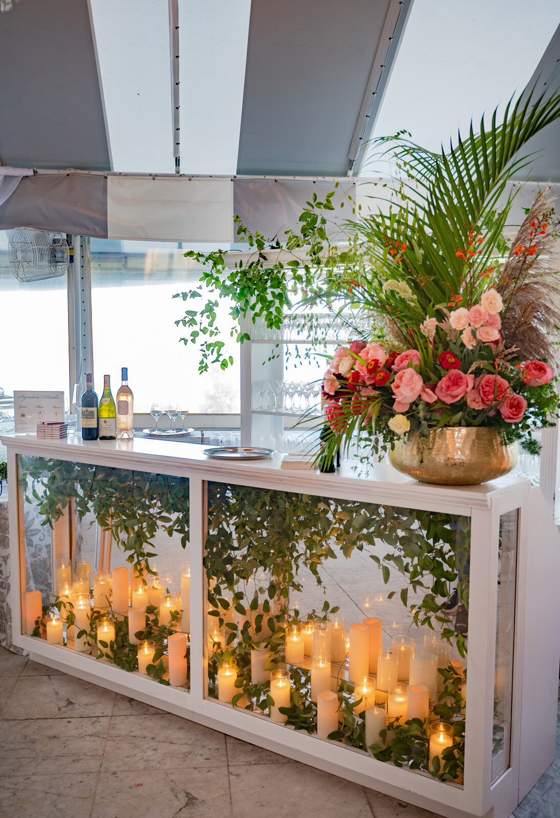 romantic-bar-candles-decor-newport