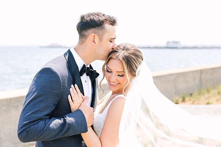 The-War-Memorial-Grosse-Pointe-Farms-detroit-Michigan-wedding-photographer_0011