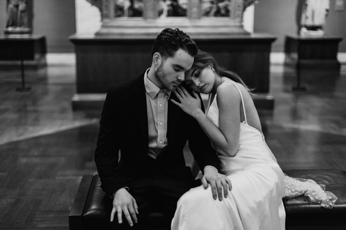 couple-art-gallery