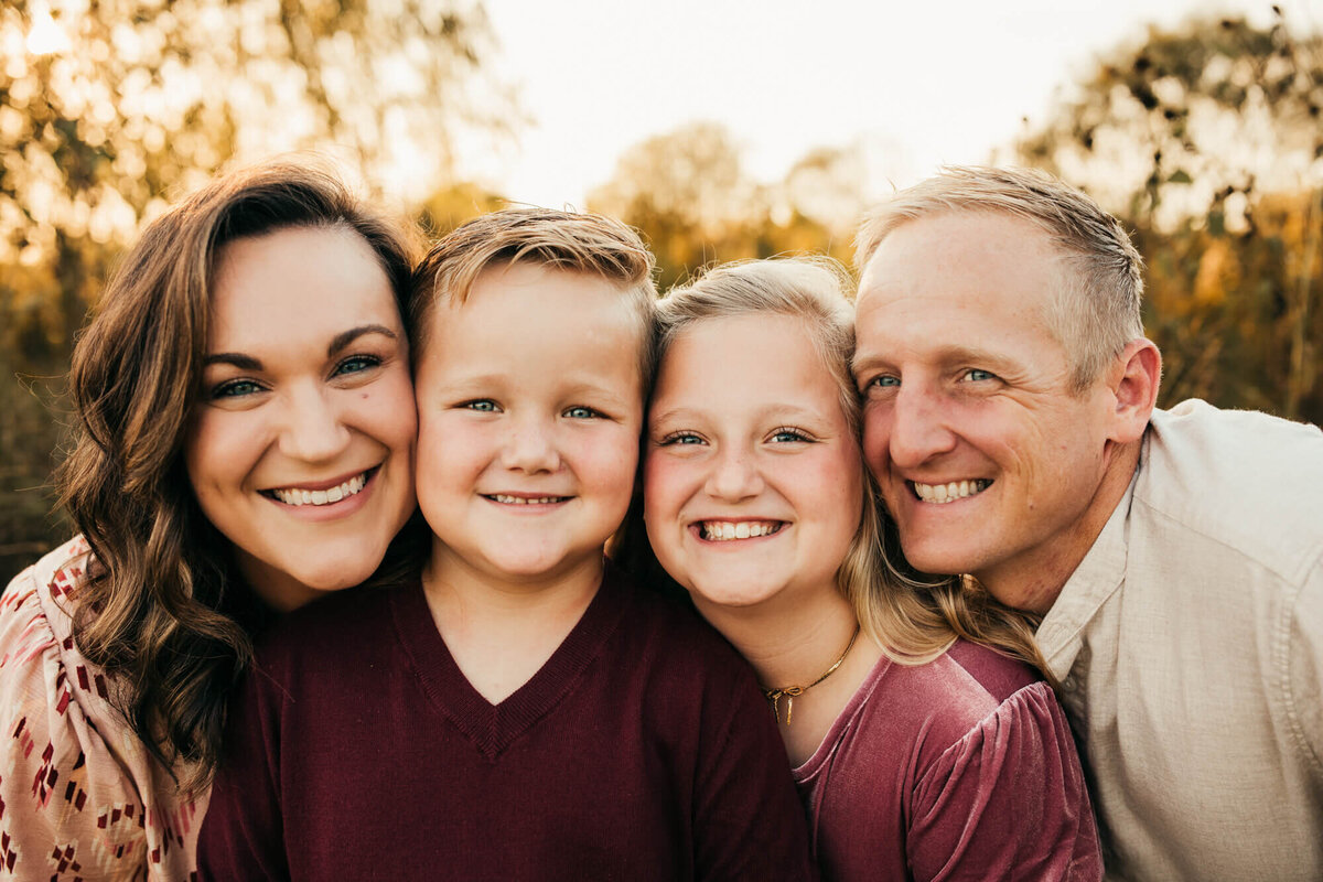 How to Make Family Photos Sessions FUN (And get smiles from the kids!)