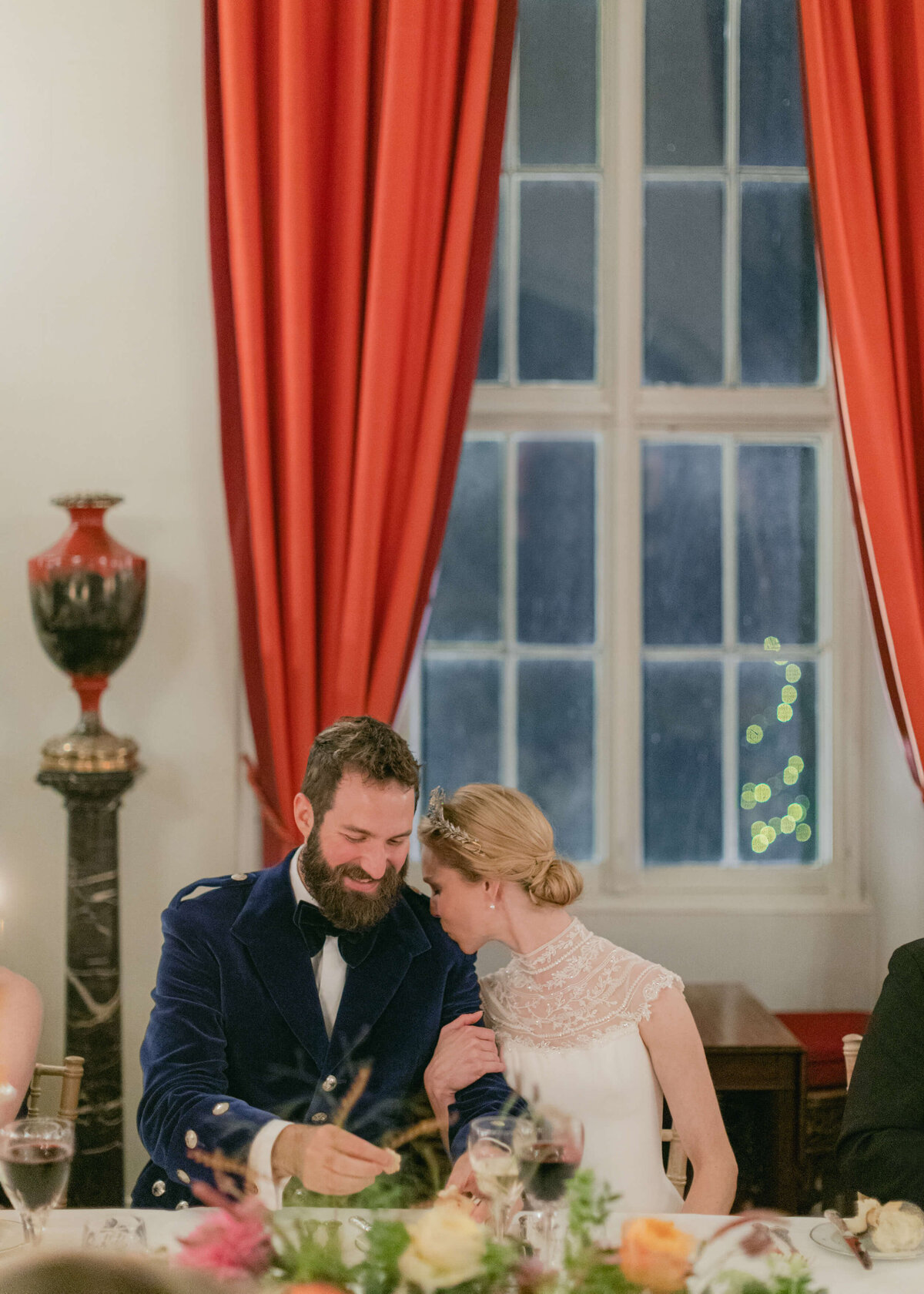 chloe-winstanley-wedding-scotland-scone-palace-bride-groom-kiss