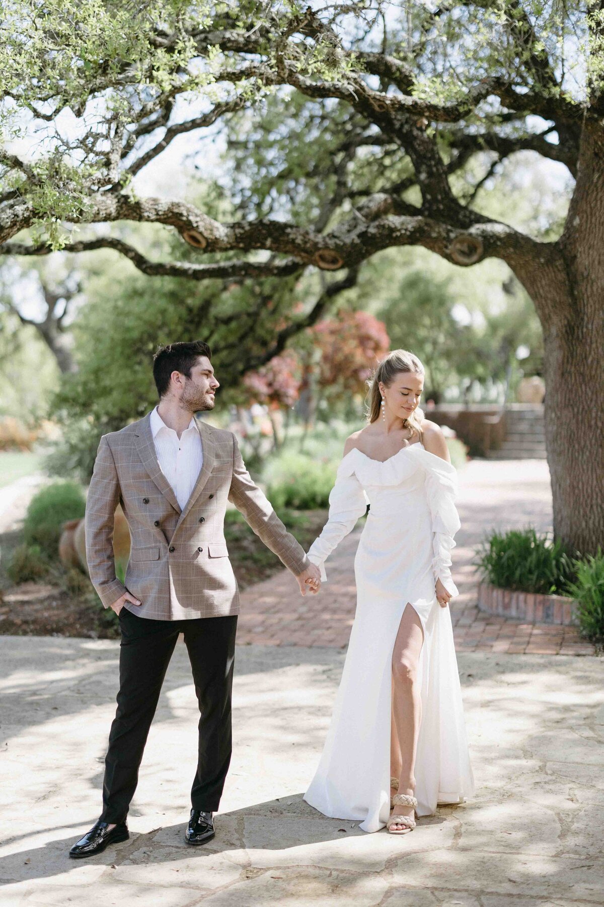 elegant-bride-and-groom-photo