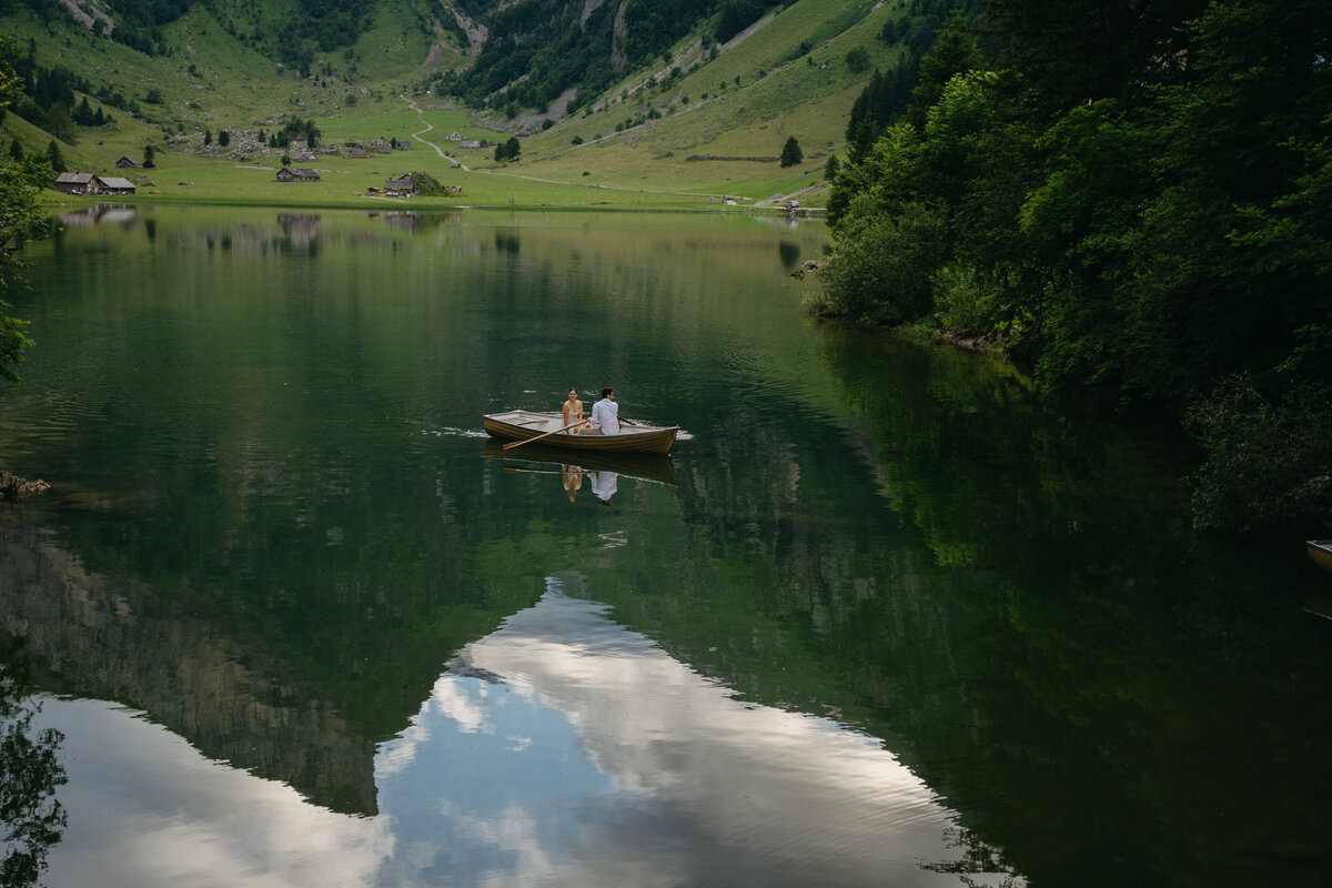 Elopement in rowboat at Seealpsee