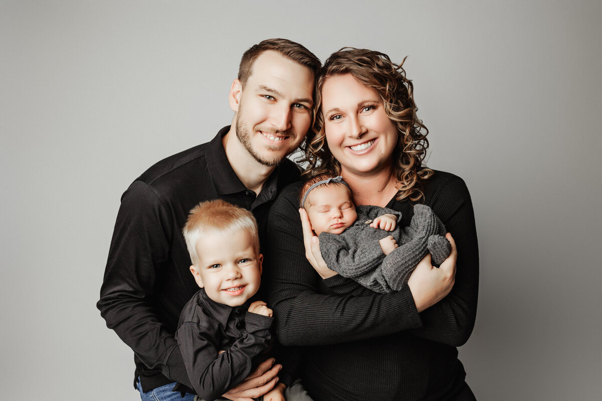 best family photography Fayetteville Arkansas, NWA family photographer, Northwest Arkansas best family photography, family portraits near me, professional family photos, family photography packages