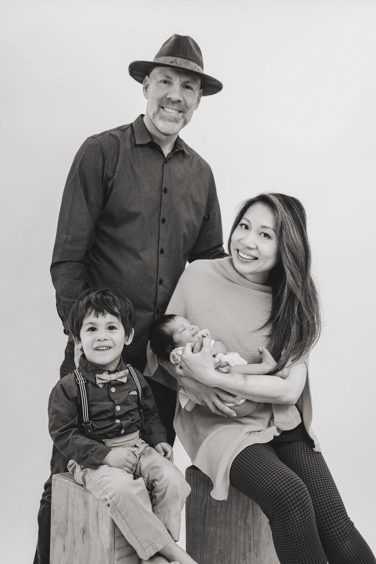 AnnaMunandarPhotography-20250718-SzuChiHuang-Newborn-Ariel-4594srgb-ev3000
