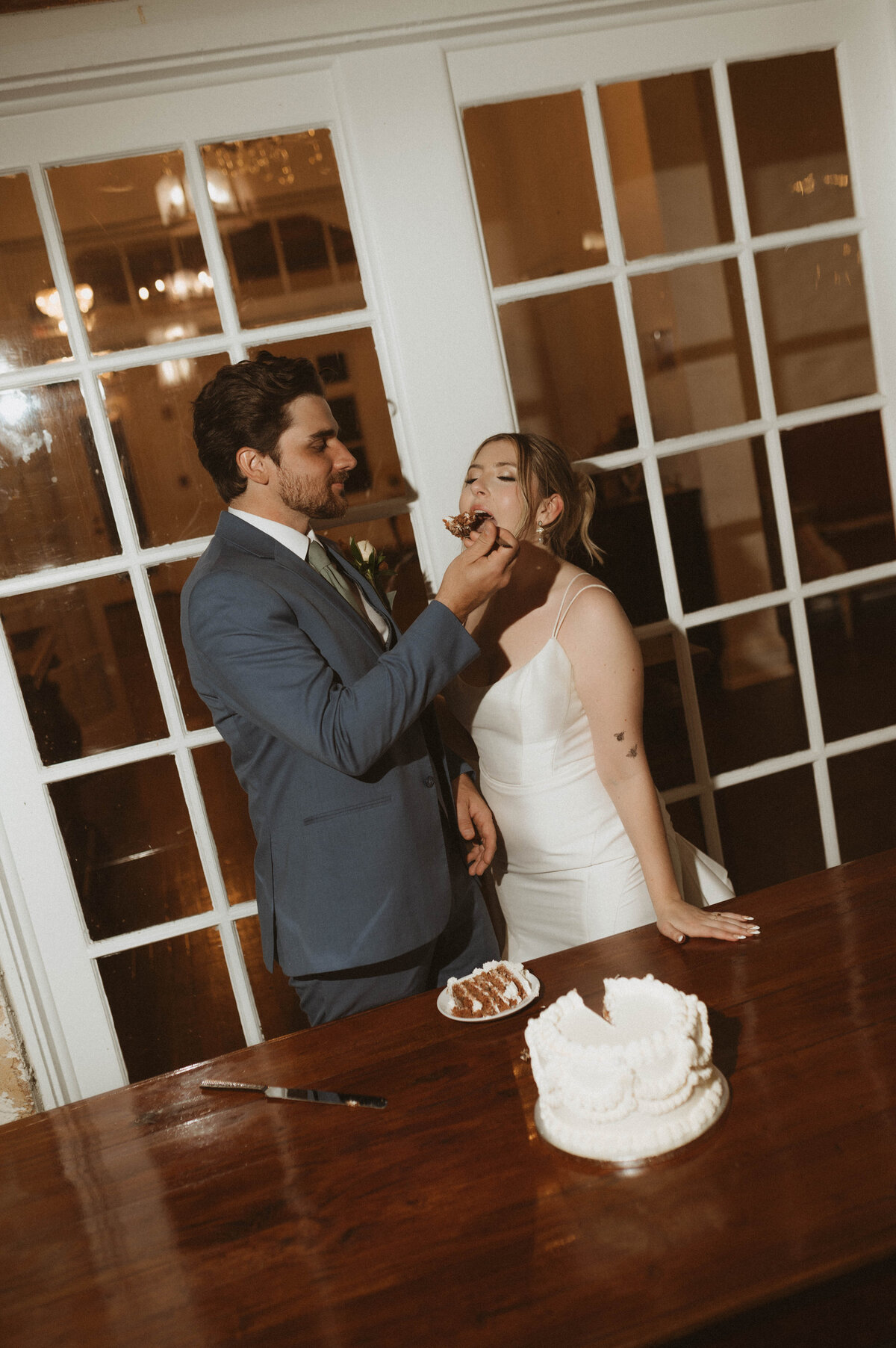 Bella Cosa cake cutting photography
