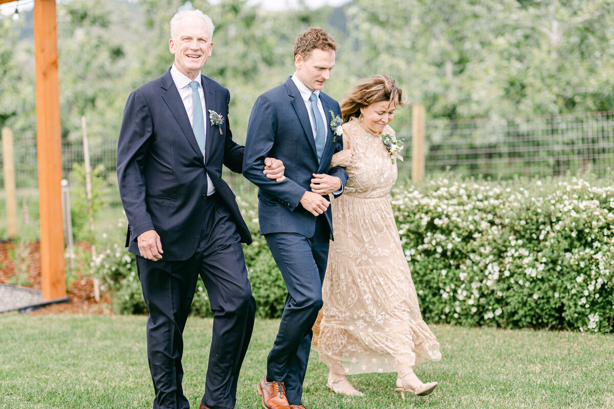 Portland OR Wedding Photographer Chantal Sokhorn Photography The Orchards Hoodriver OR-451