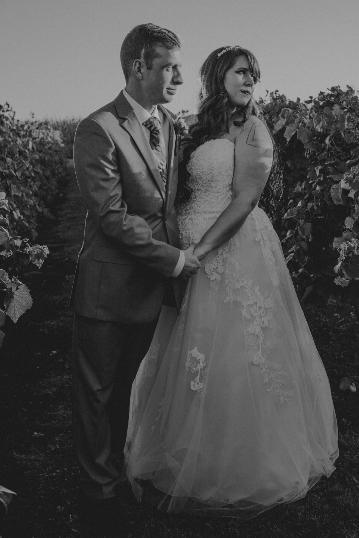 wedding | harpor's vinyard | Iowa Wedding Photographer | Playlife | Getting Ready | Bride_0247