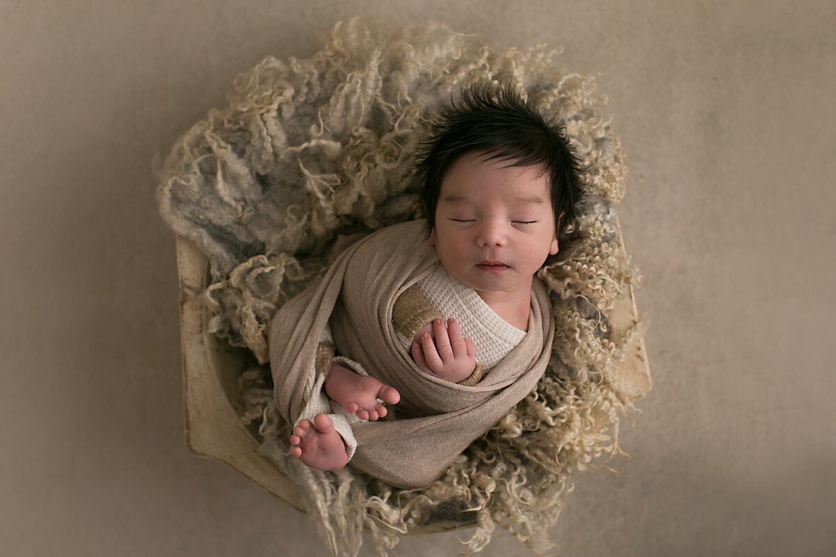 inland_empire_newborn_photographer_baby_boy_in_bowl