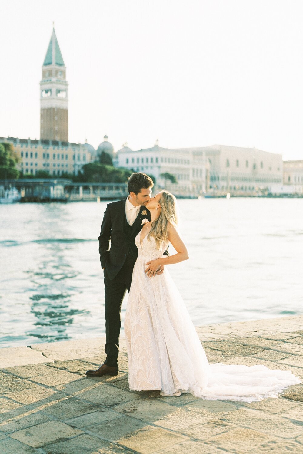 venice-elopement-photographer-editorial-film-35mm-wedding-fashion_0138