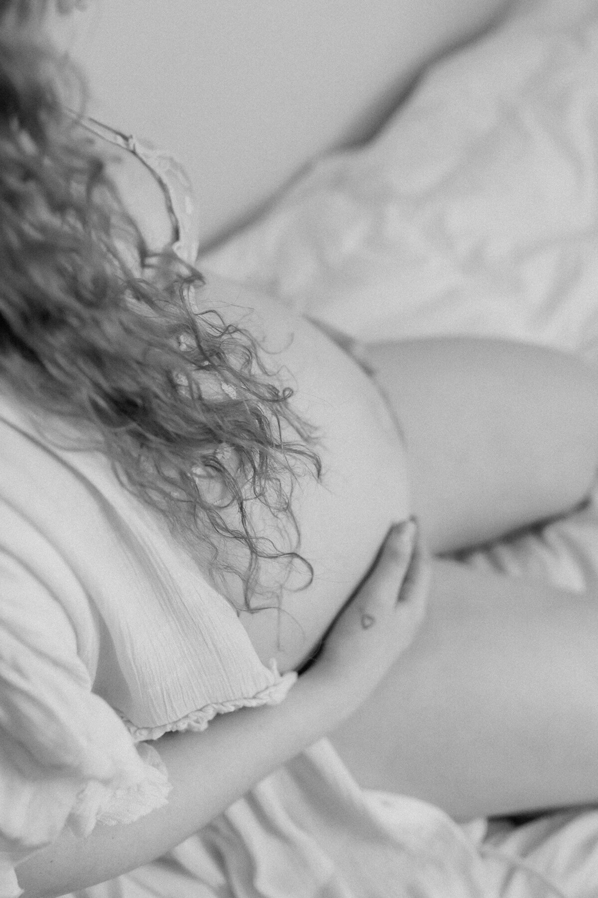 intimate-maternity-boudoir-session-92