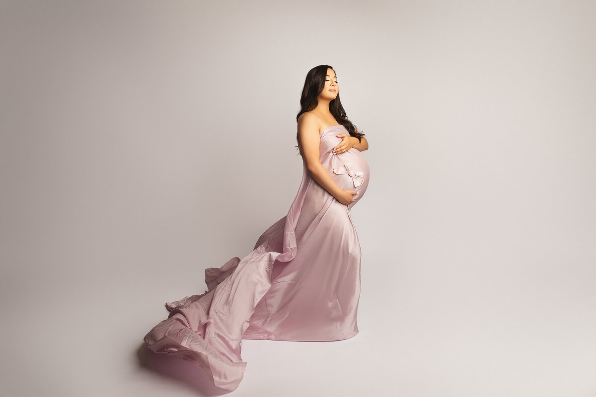 Temple, TX maternity photography tailored to capture the beauty of pregnancy. Let’s create images you’ll cherish forever.