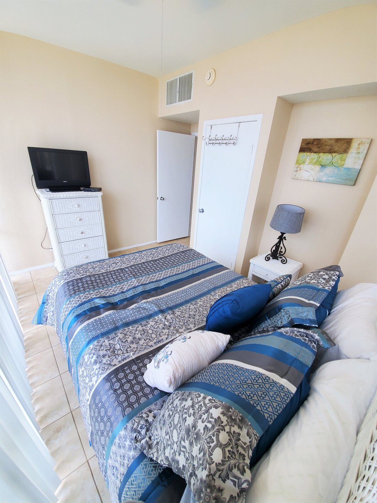 520 Guest Bedroom2 WEB
