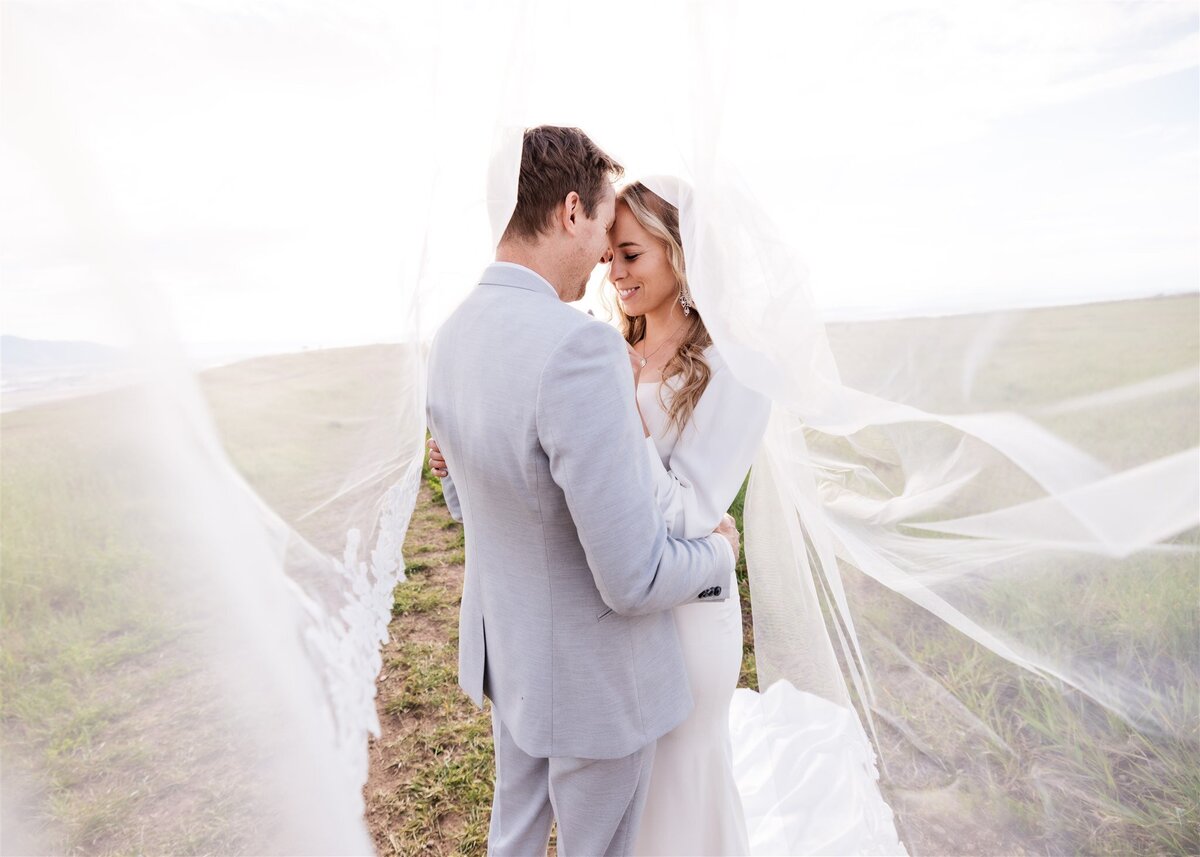 violet-arden-floral-utah-bridal-shoot-couple