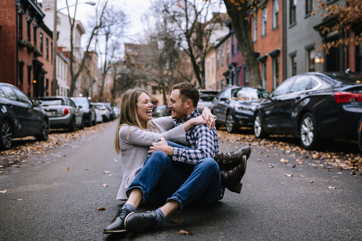 Engaged couple in the Mexican War Streets.