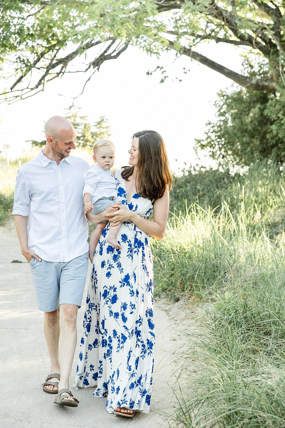 extended-family-session-muskegon-lake-michigan-beach-8.jpg5