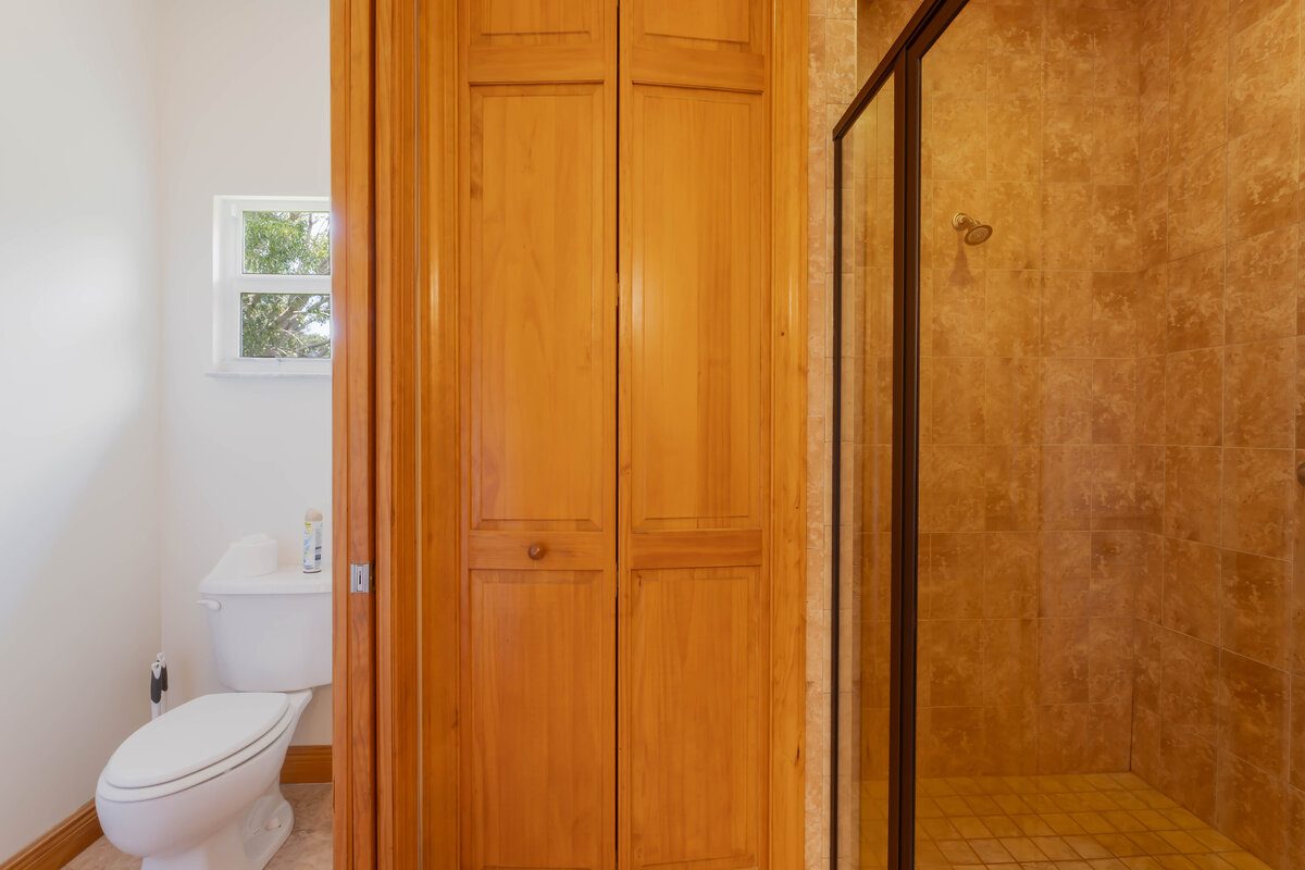 Bathroom 6 (3)