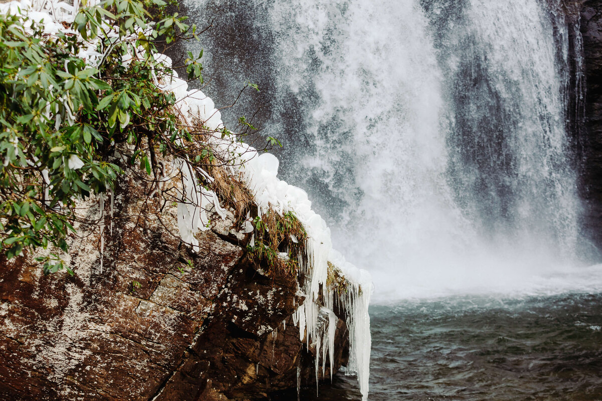 Looking-Glass-Falls-NC-Elopement-14