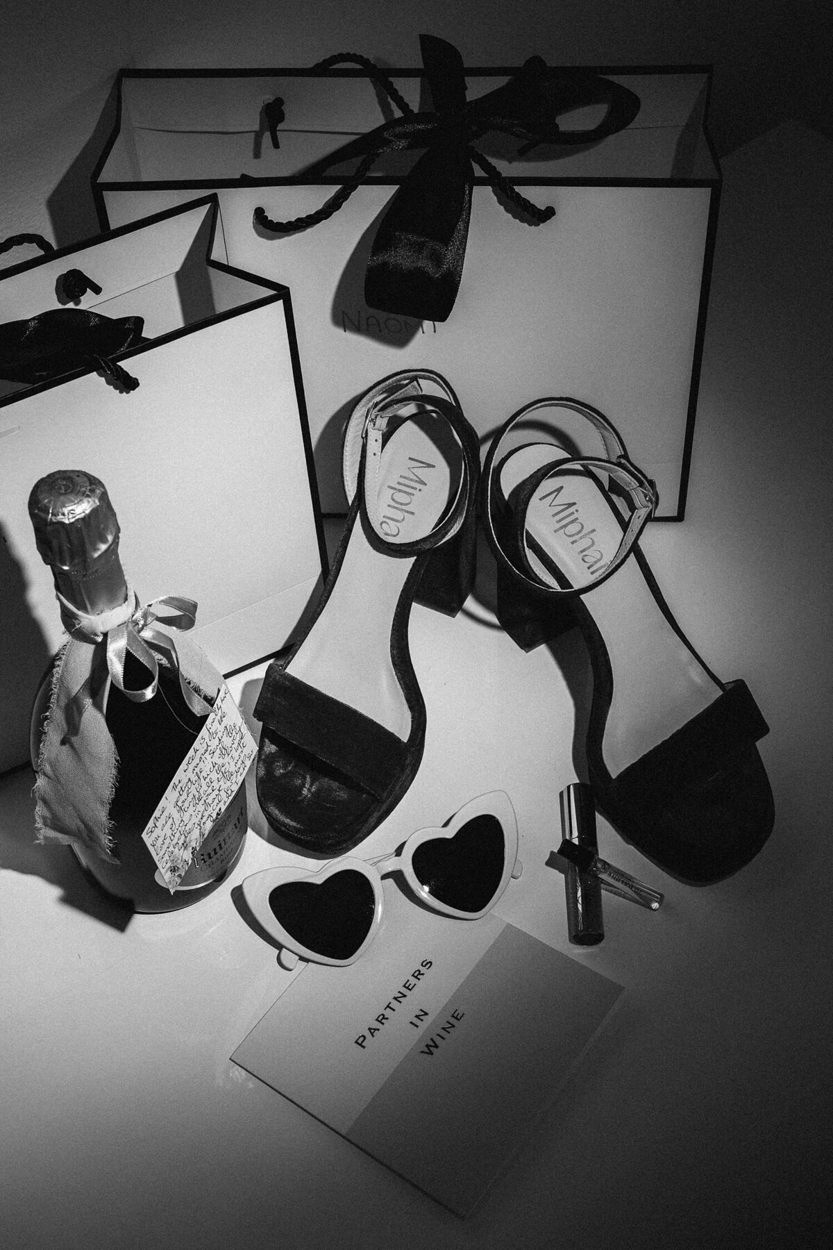 fashion-modern-candid-timeless-wedding-photographer-european-33