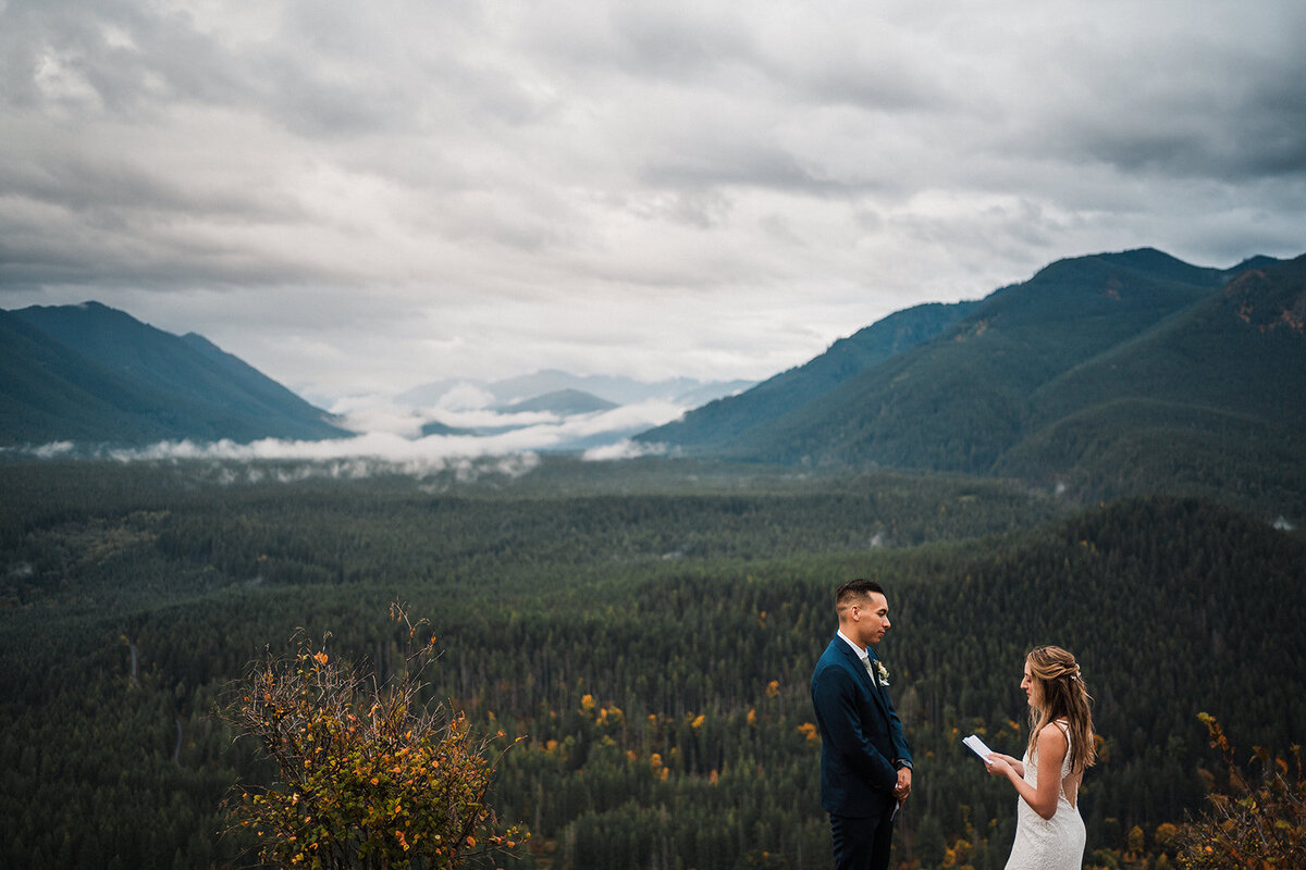 adventure-elopement-packages-between-the-pine