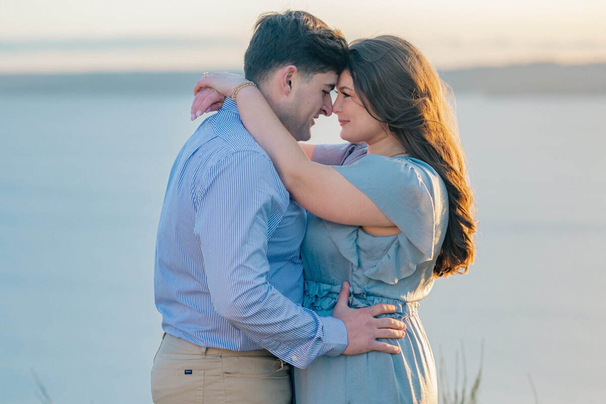 sunset waterfront seattle couple