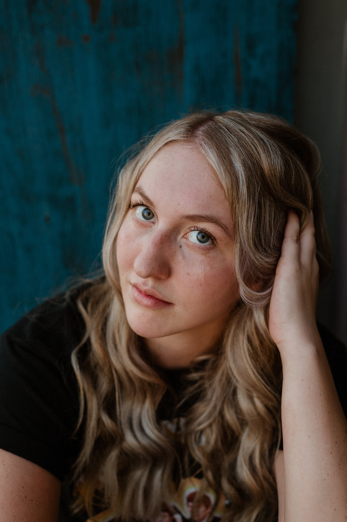 Blue-eyed wavy hair girl