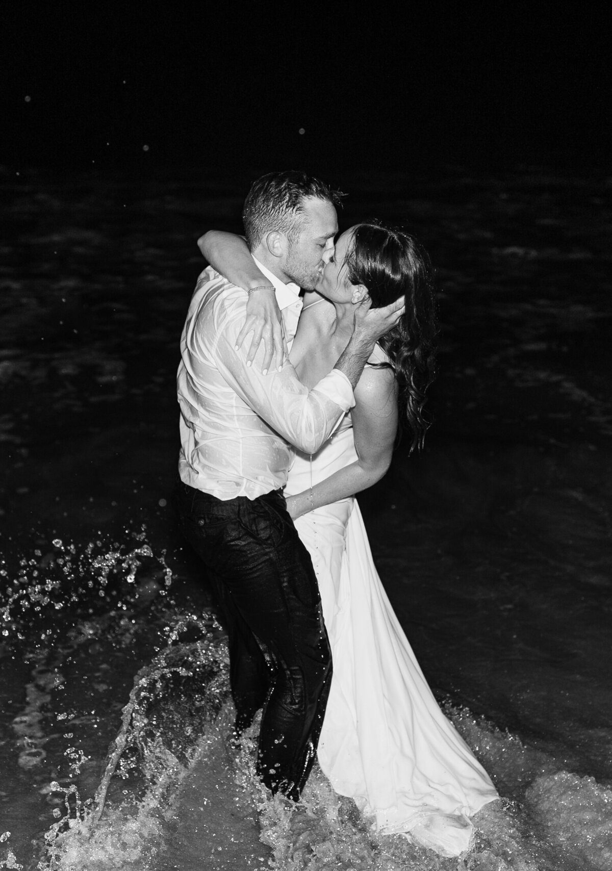 erinncharlie_newjersey_beach_intimate_wedding_image-1591_vertical