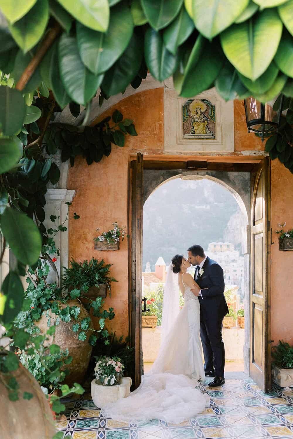 Positano-wedding-villa-San-Giacomo-bride-and-groom-portraits-by-Julia-Kaptelova-Photography-302