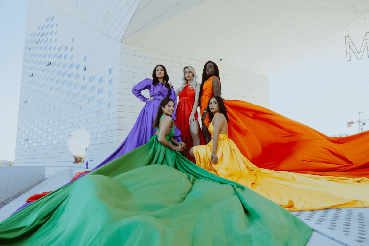flying-dress-paris-group-picture (1)
