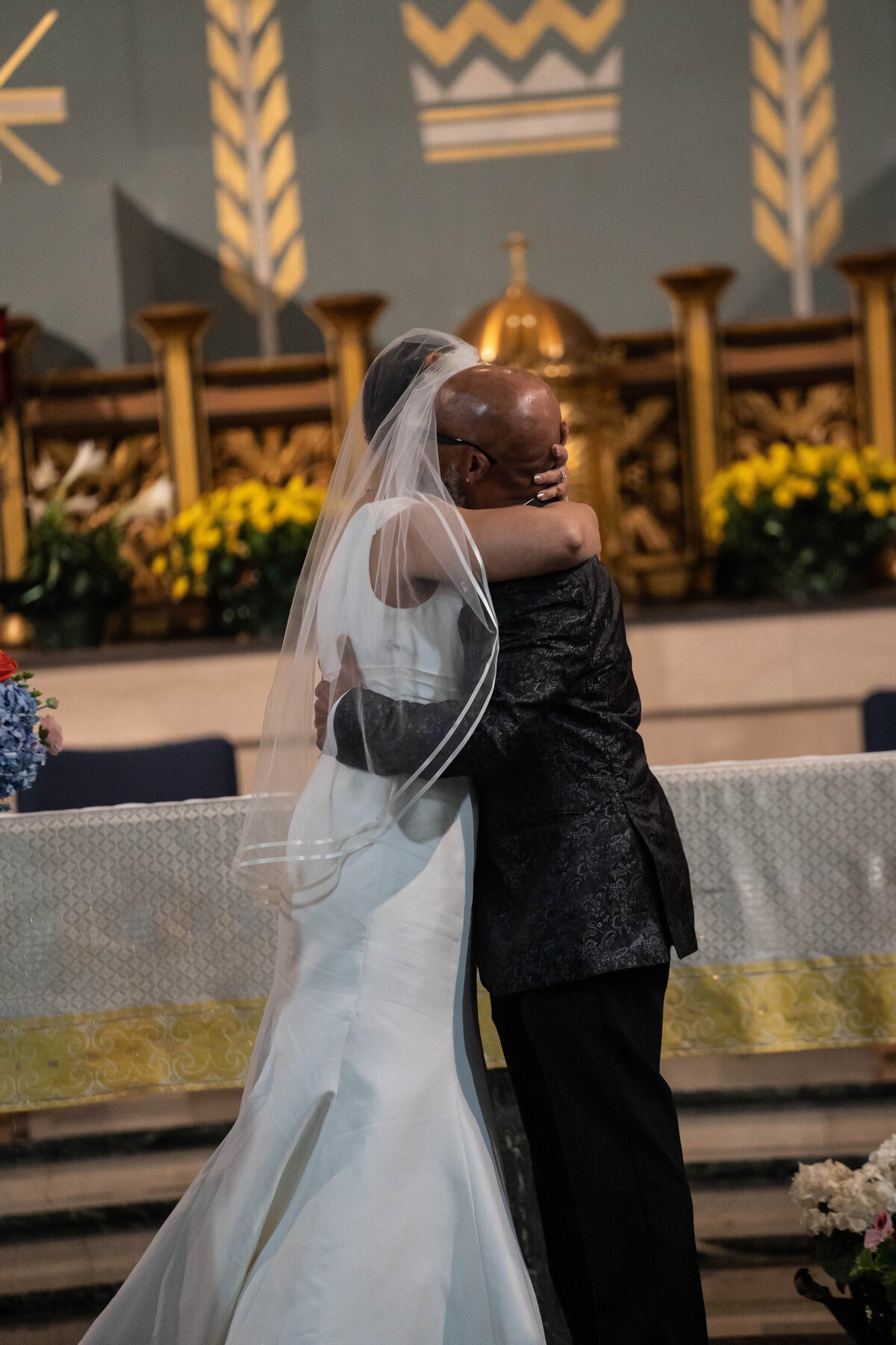 Groom_Bride_Hugging