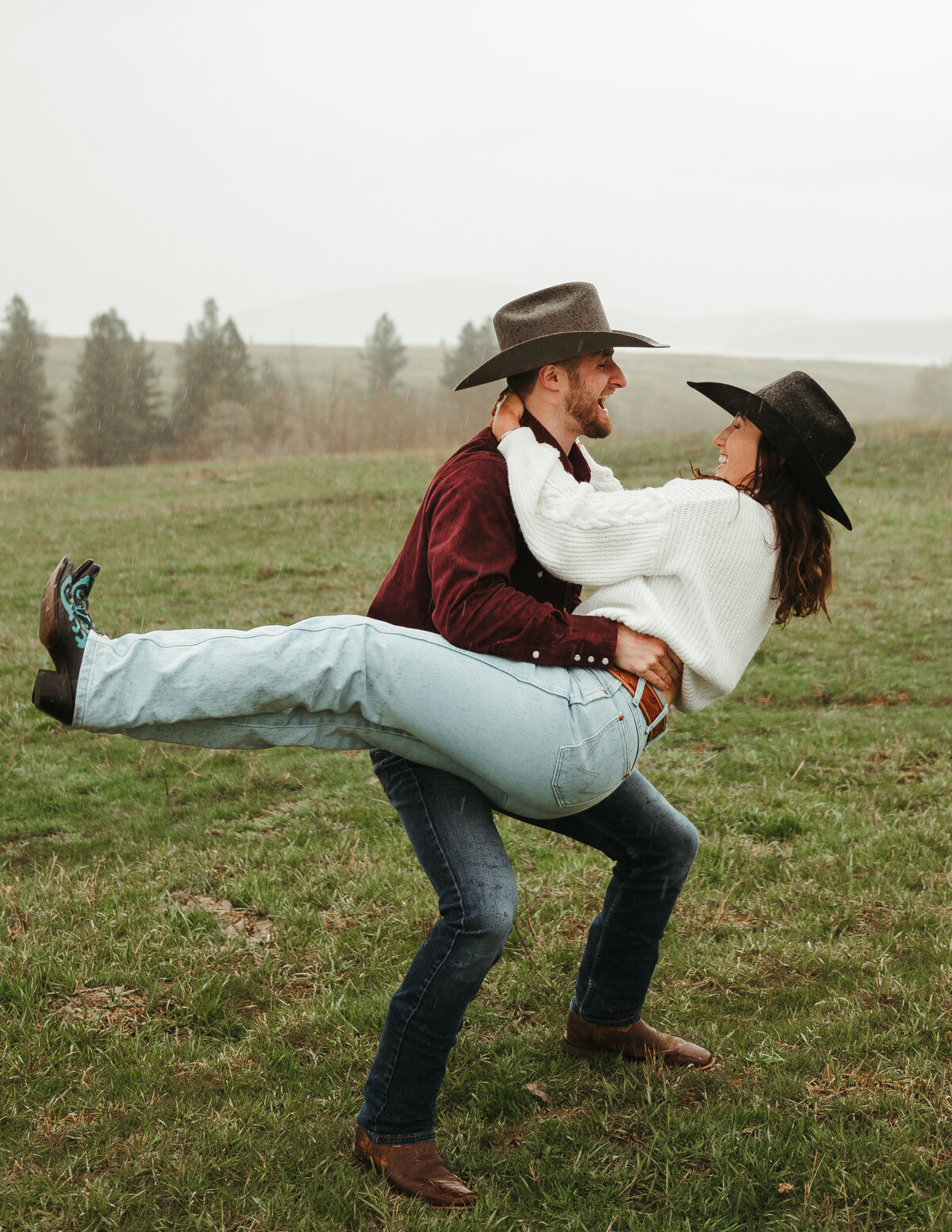 presley-gray-photo-montana-western-style-engagement-3535