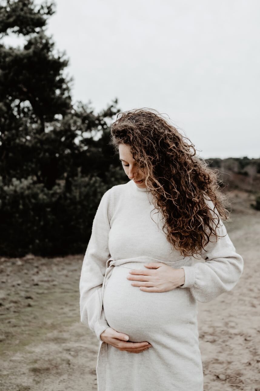 Pregnancy photoshoot in Ede, Veenendaal & Wageningen