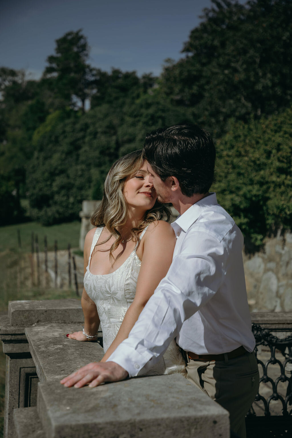 meredith-michel-photography-romantic-balcony-couple-portrait-richmond-va