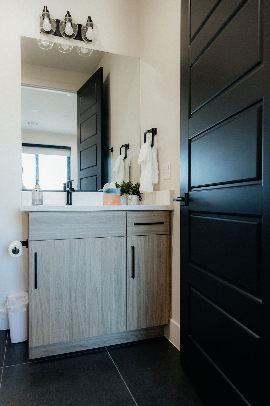 Beezah_FrankiesPlace_ALL-189