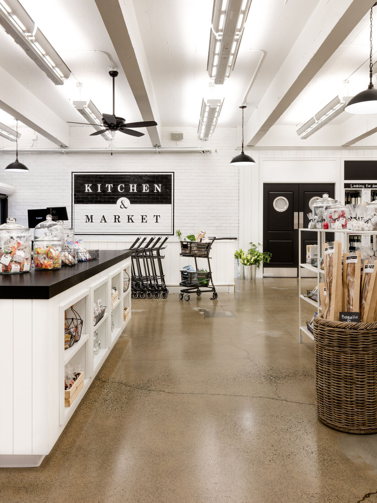 02-kitchen-and-market-boutique-grocery-panel-plank