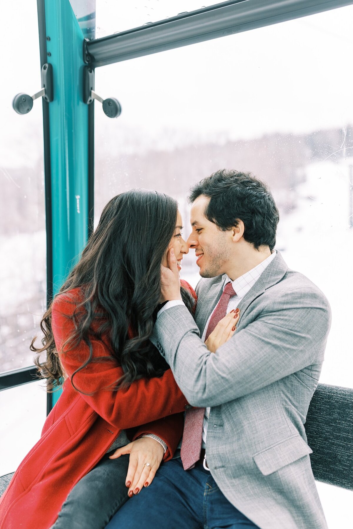 White-Mountains-New-Hampshire-NH-Winter-Engagement-Photography_0001