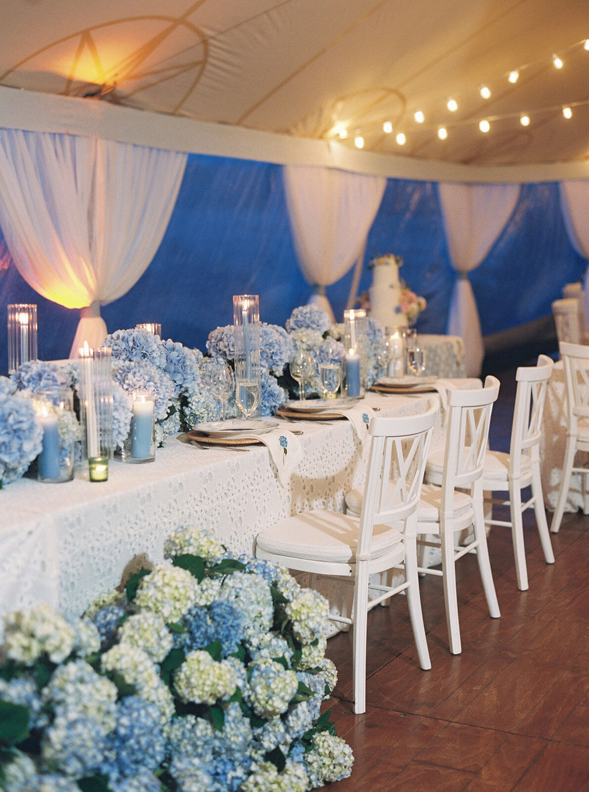 Kate_Murtaugh_Events_Cape_Cod_tented_wedding_headtable_hydrangea