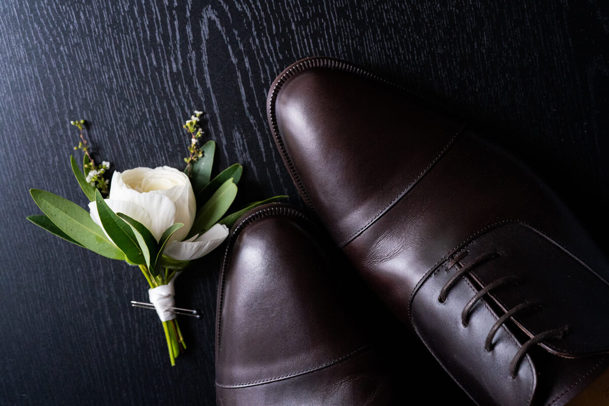 chicago-wedding-groom-boutonniere-shoes