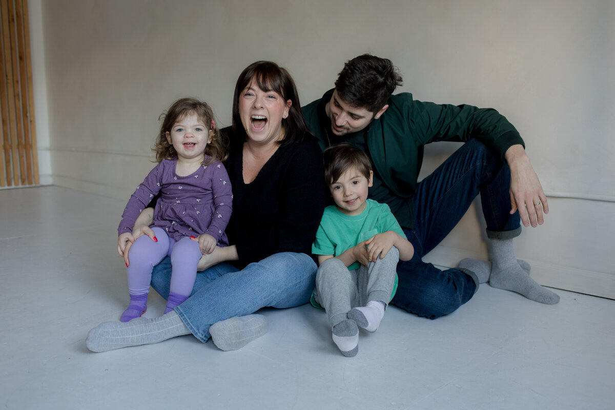 photosbybailey-2025-neu-haus-searcy-fam-seattle-12