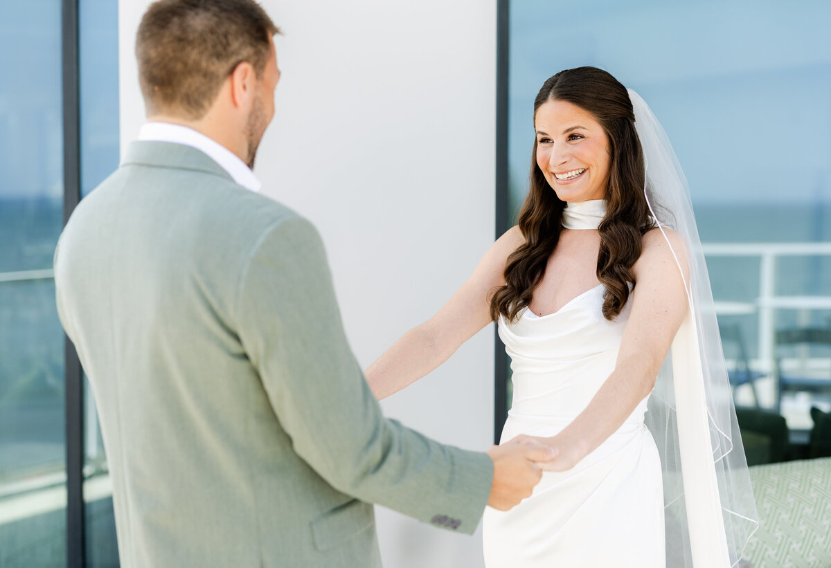 carolinebrian_the_wave_resort_longbranch_nj_wedding_sneakpeek_image-34