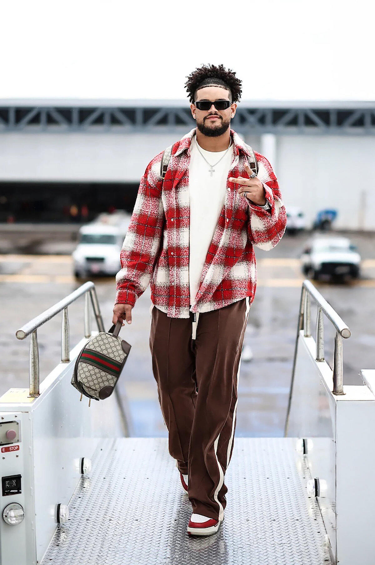 style-sports-tunnel-logan-hall-nfl-player-buccaneers-nahmias-fashion-stylist-raina-silberstein